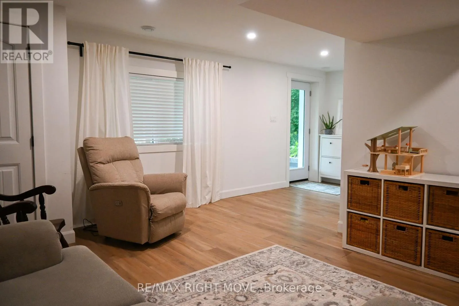 4287 HURONIA ROAD