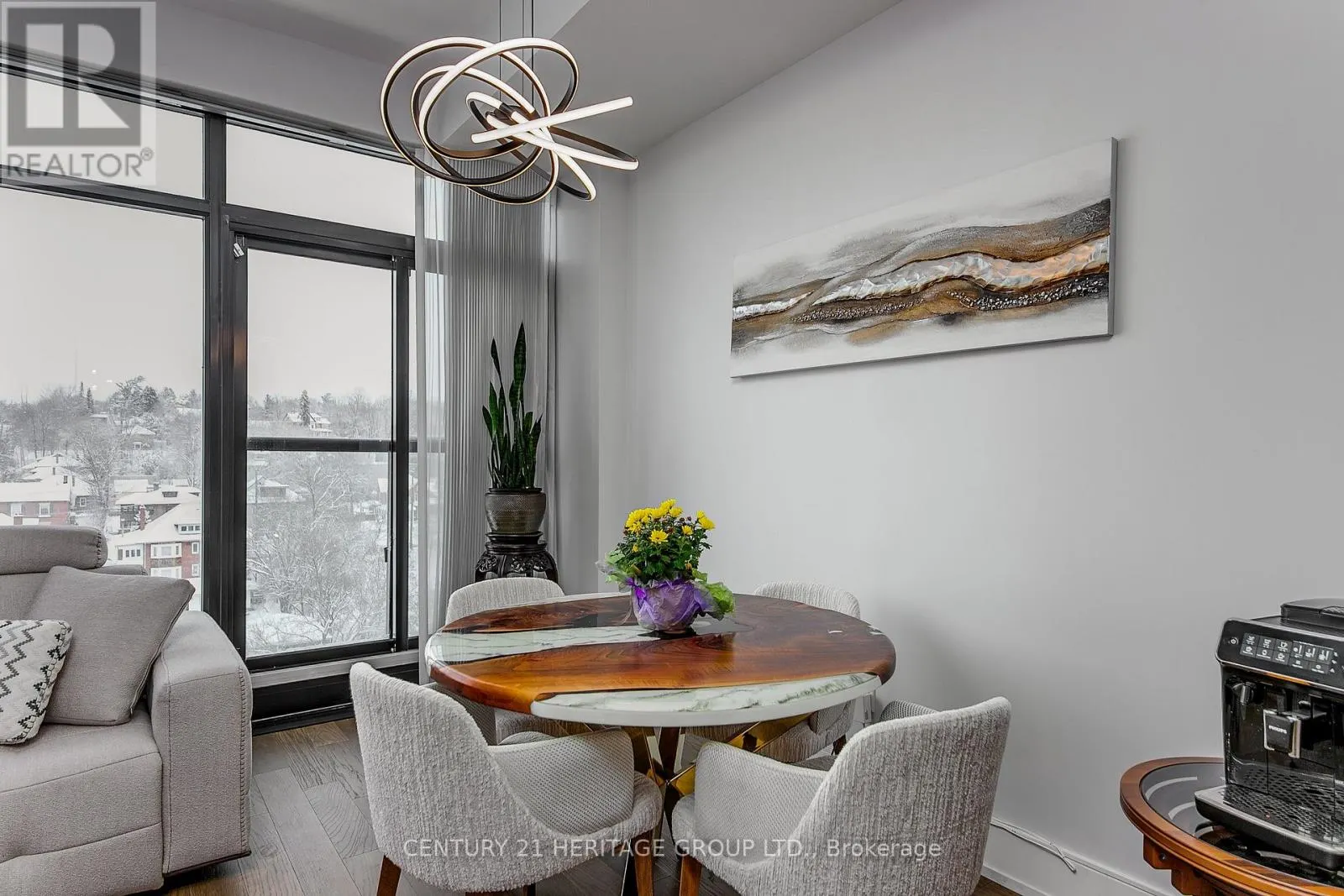 922 - 185 DUNLOP STREET E