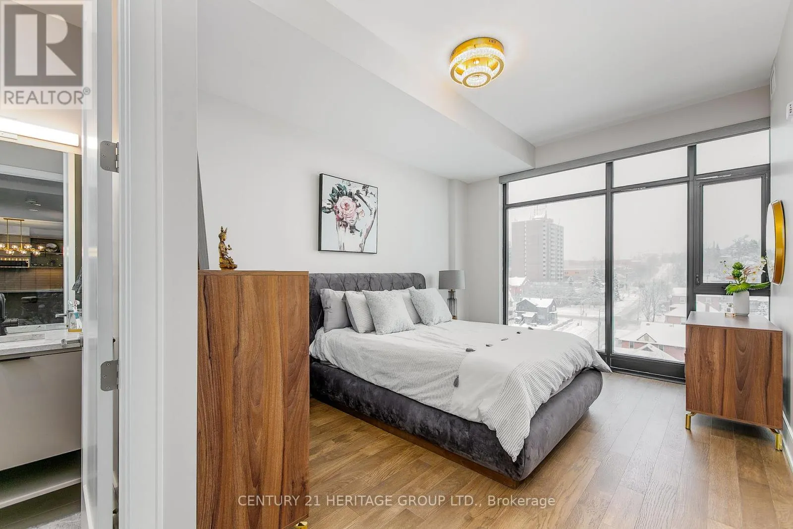 922 - 185 DUNLOP STREET E