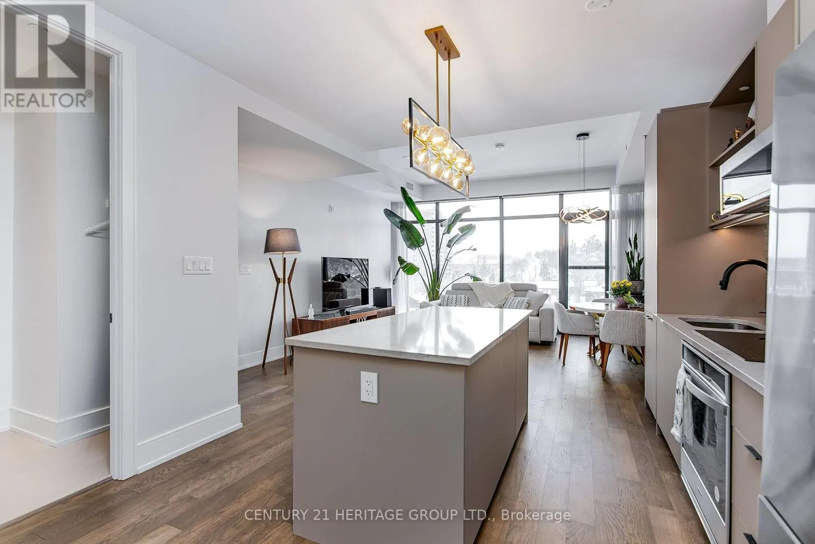 922 - 185 DUNLOP STREET E