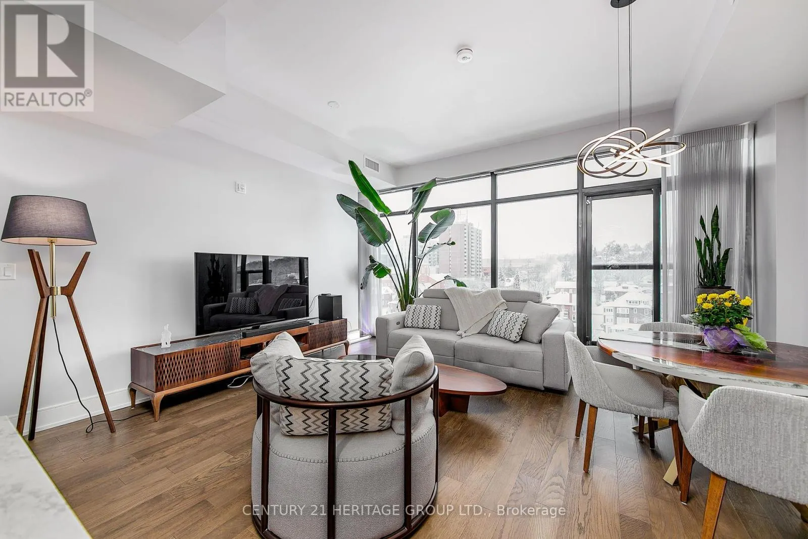 922 - 185 DUNLOP STREET E