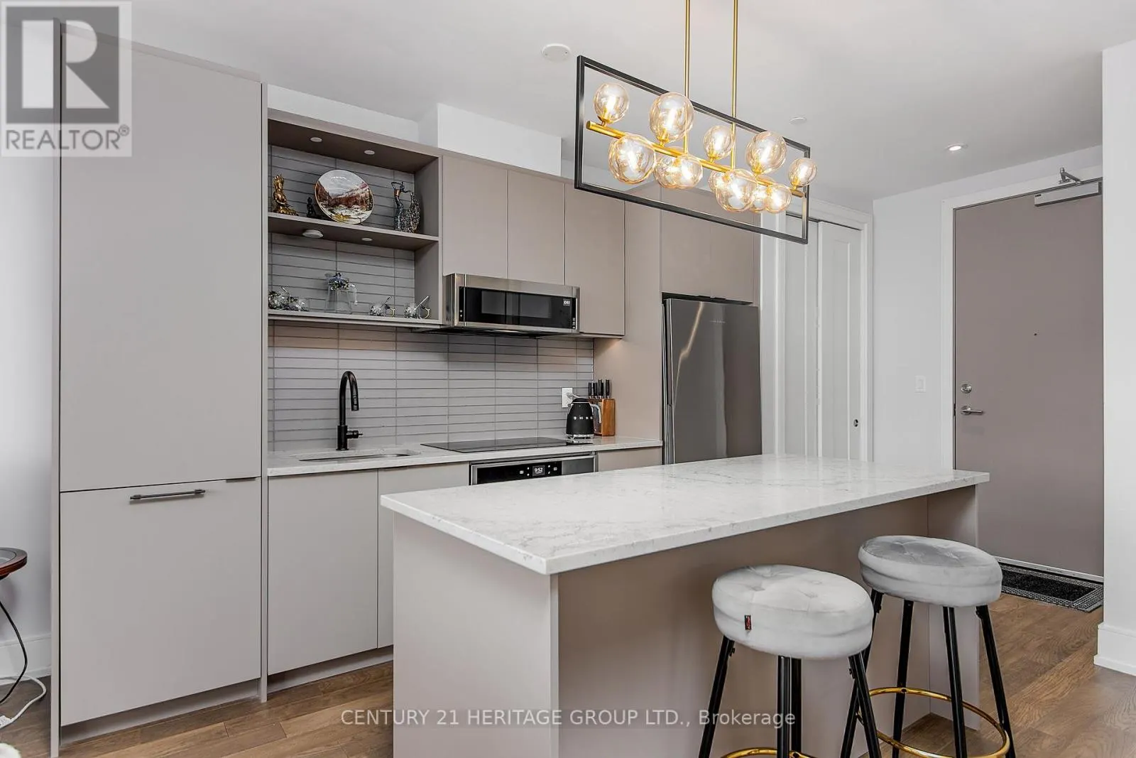 922 - 185 DUNLOP STREET E