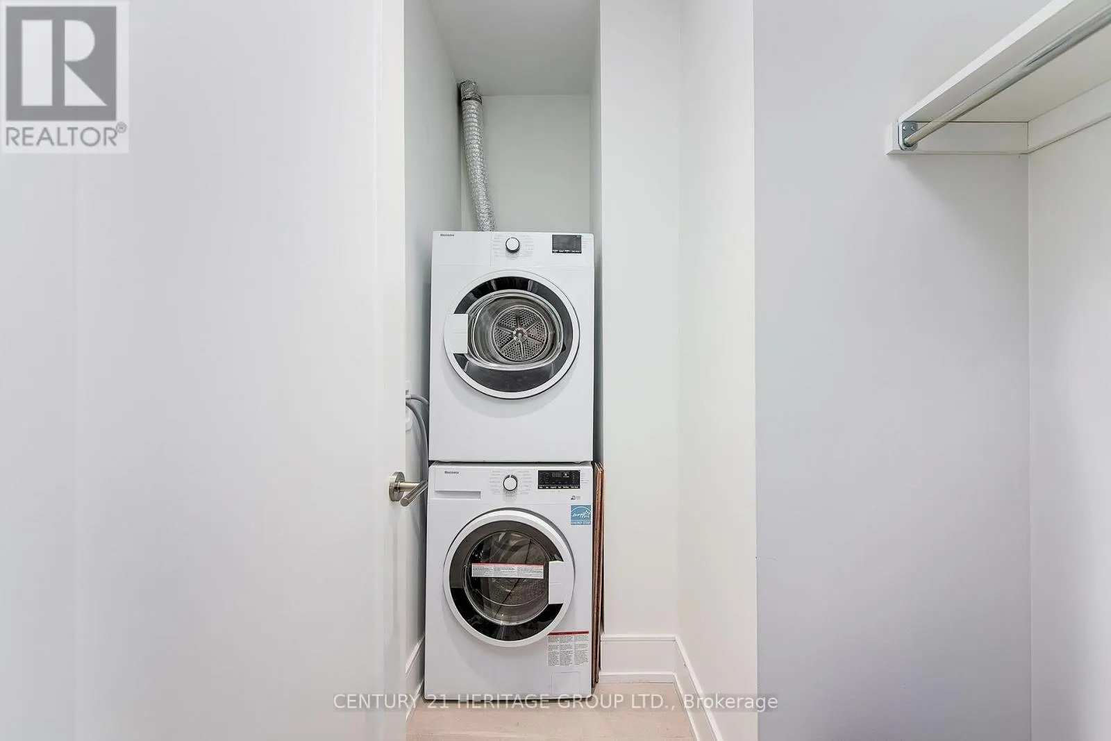 922 - 185 DUNLOP STREET E