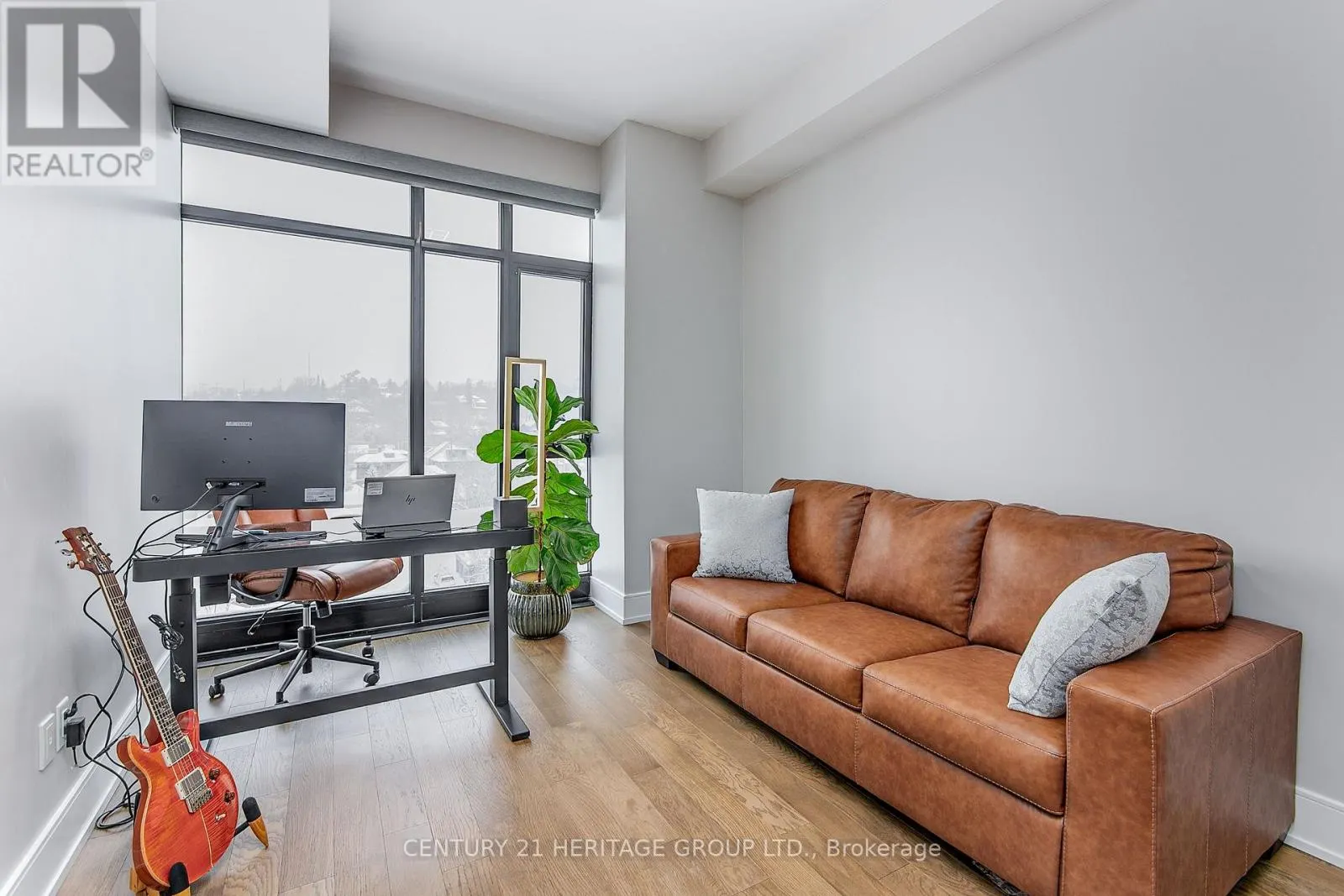 922 - 185 DUNLOP STREET E