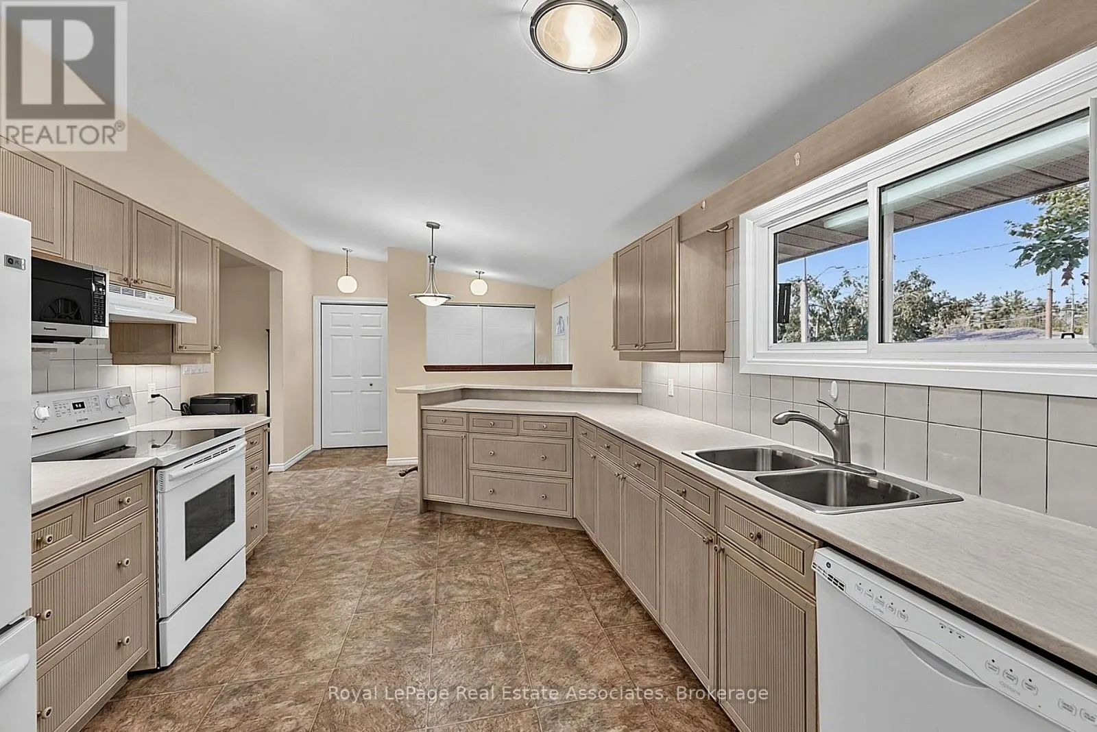 408 MOONEY CRESCENT