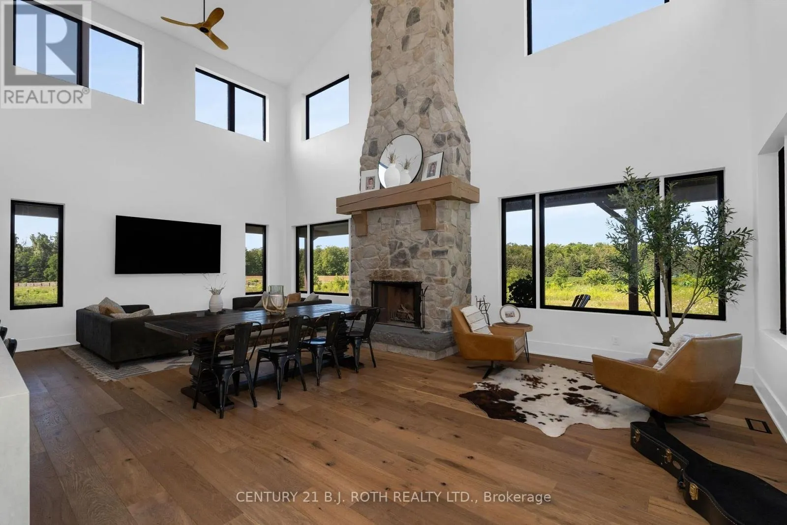 2224 RAINBOW VALLEY ROAD W