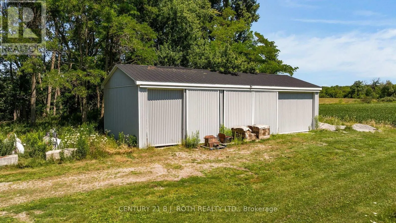 2224 RAINBOW VALLEY ROAD W