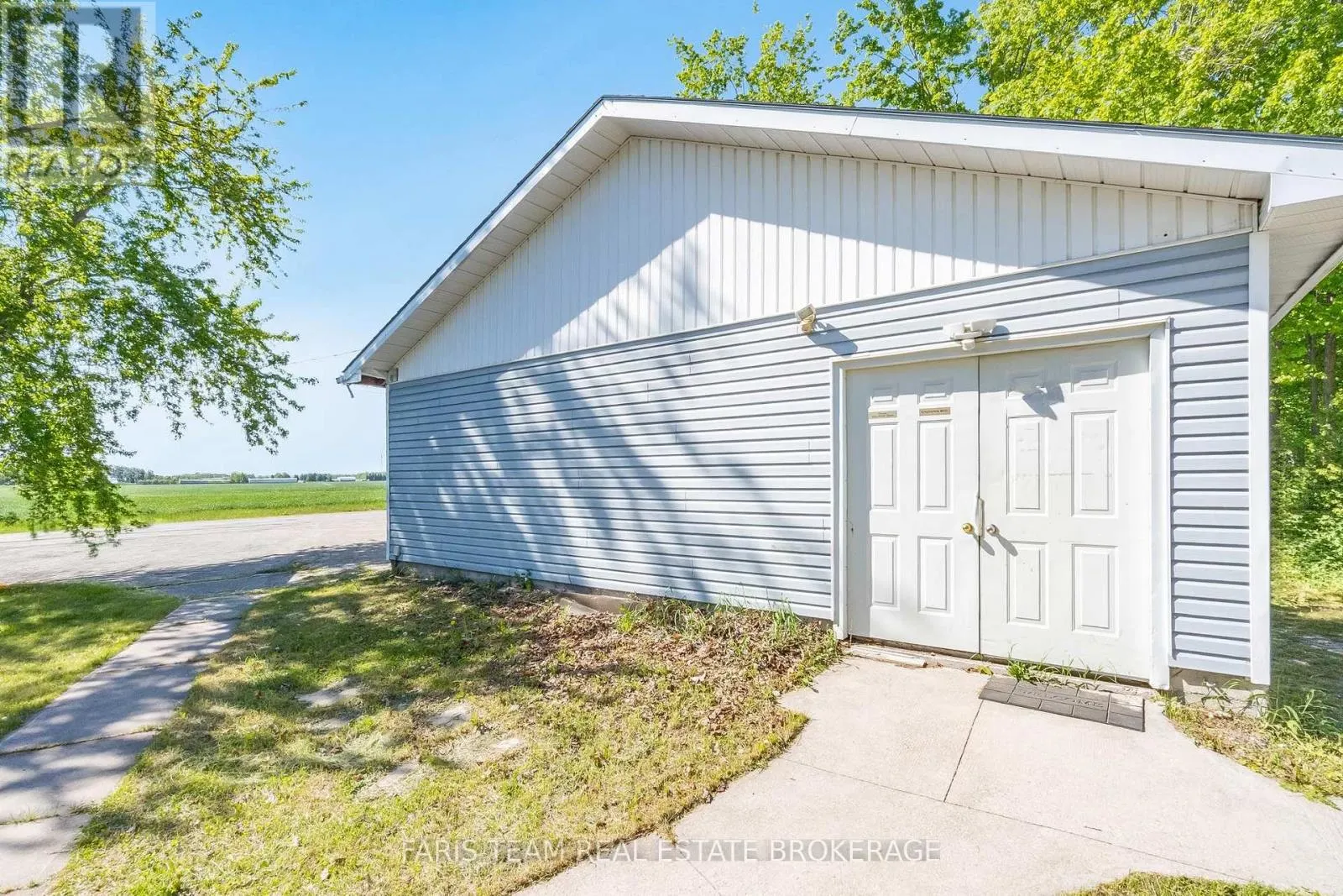 1008 RAINBOW VALLEY ROAD W