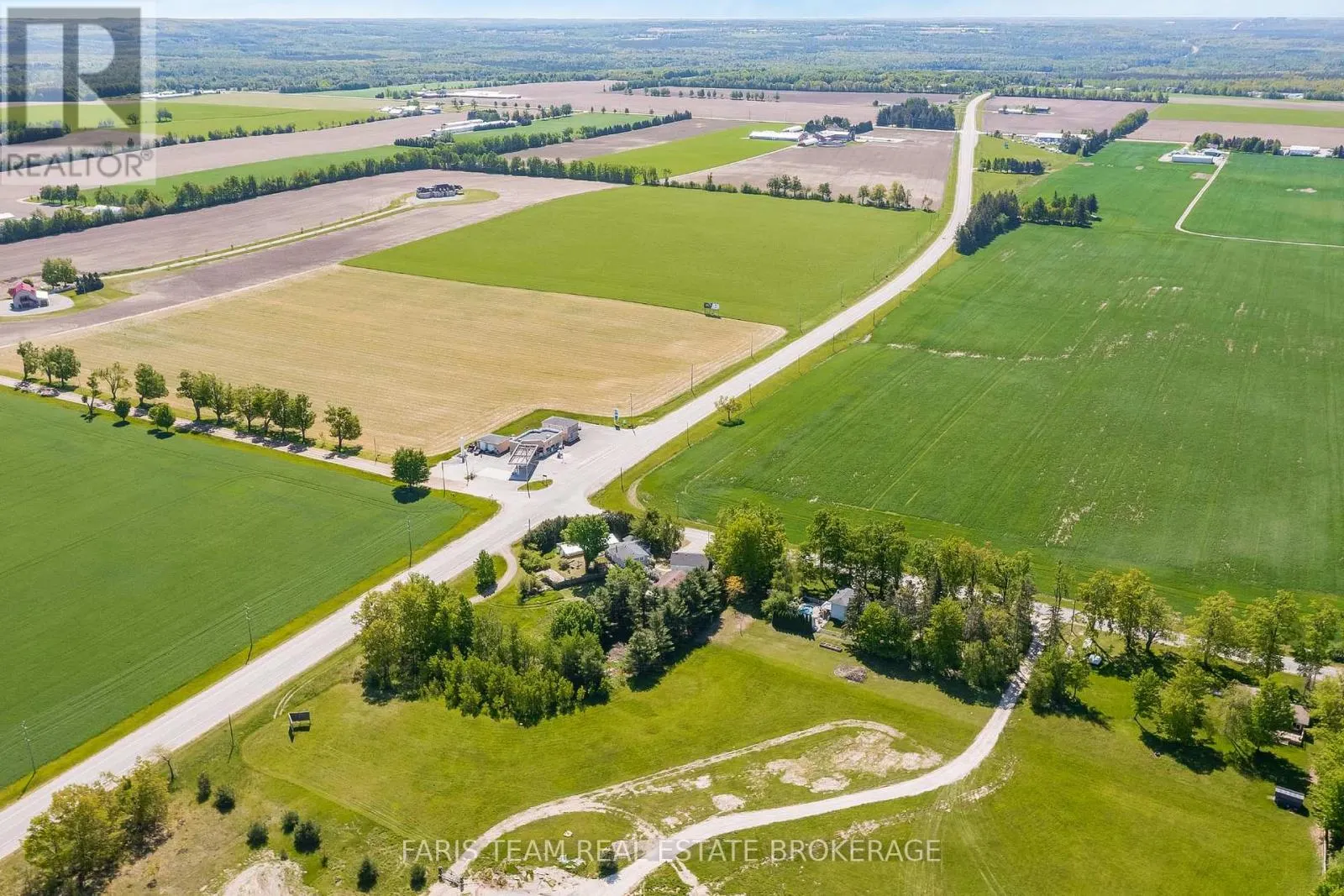 1008 RAINBOW VALLEY ROAD W