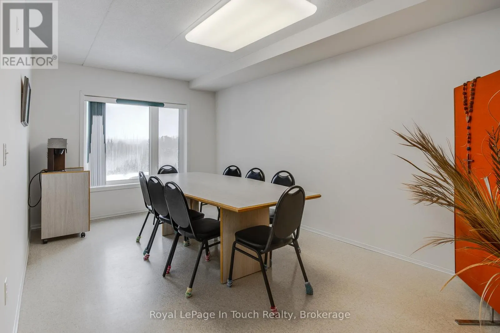 310 - 333 LAFONTAINE ROAD W #310