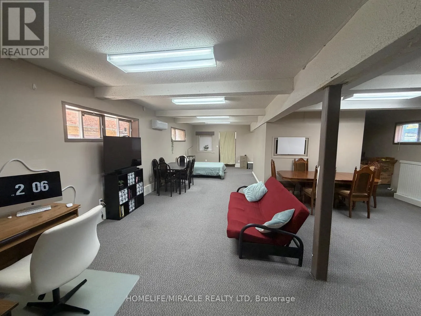 13 YONGE STREET S