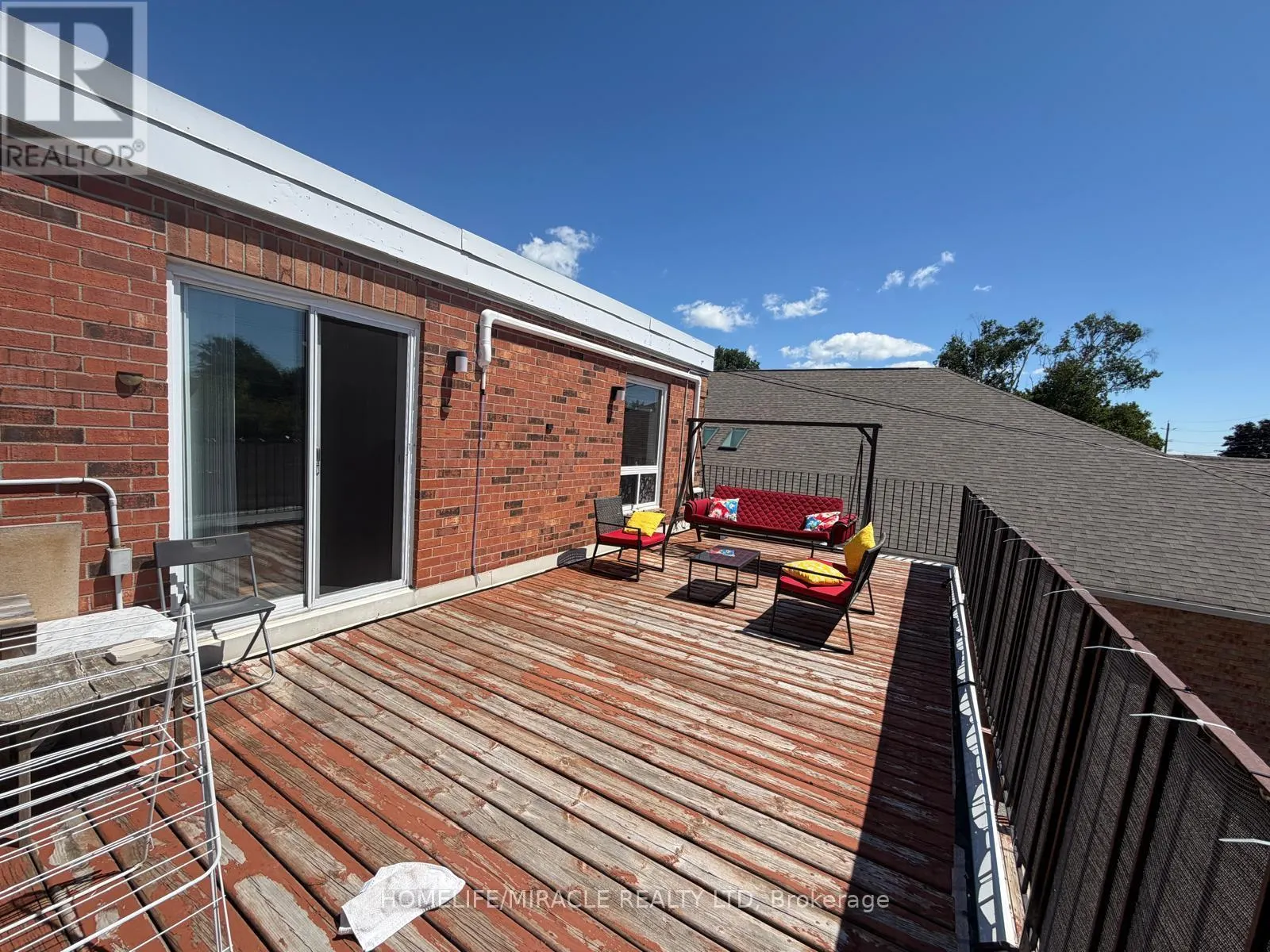 13 YONGE STREET S