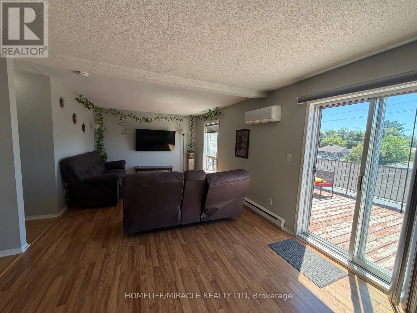 13 YONGE STREET S