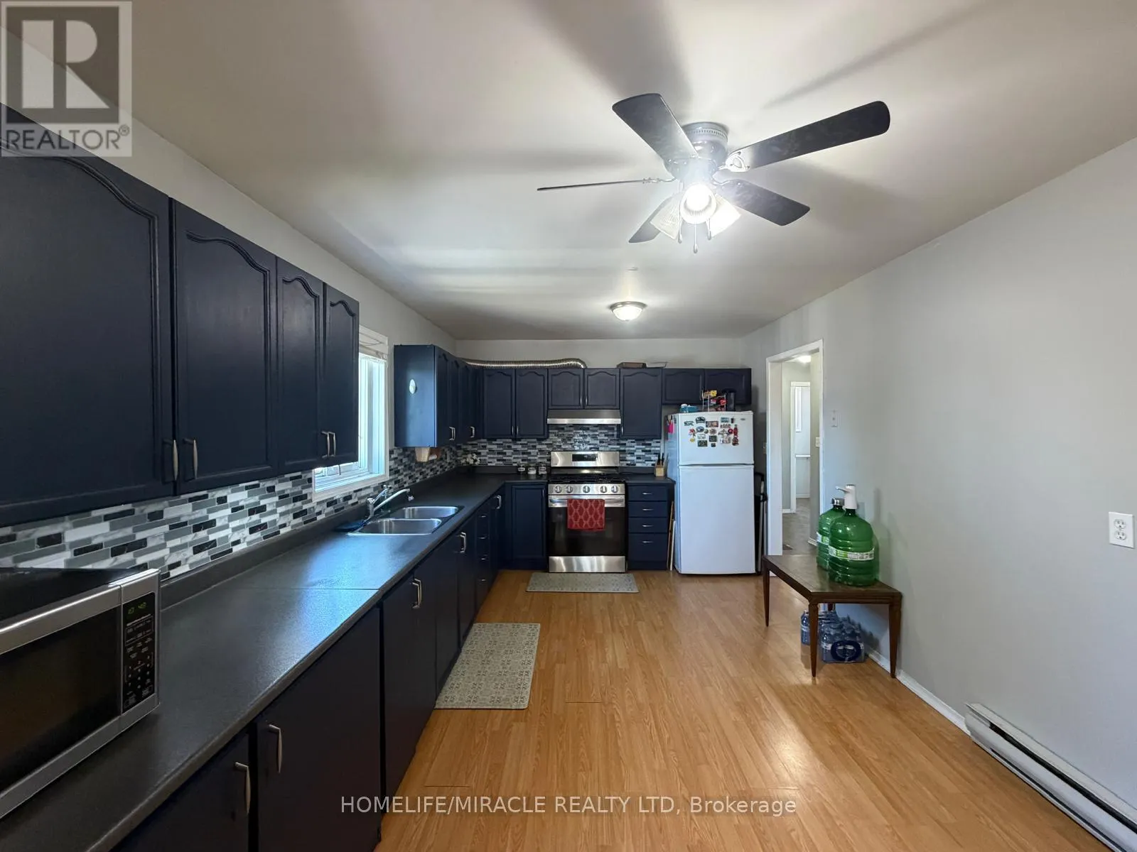 13 YONGE STREET S