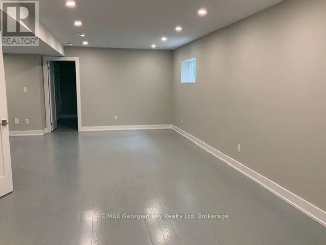 5 OAKWOOD AVENUE N