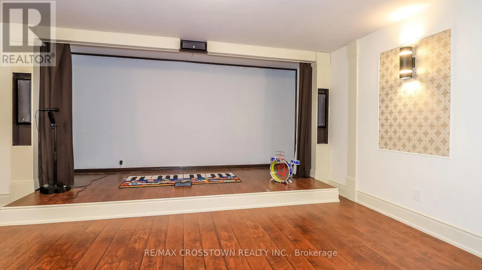 183 LAKESHORE ROAD W