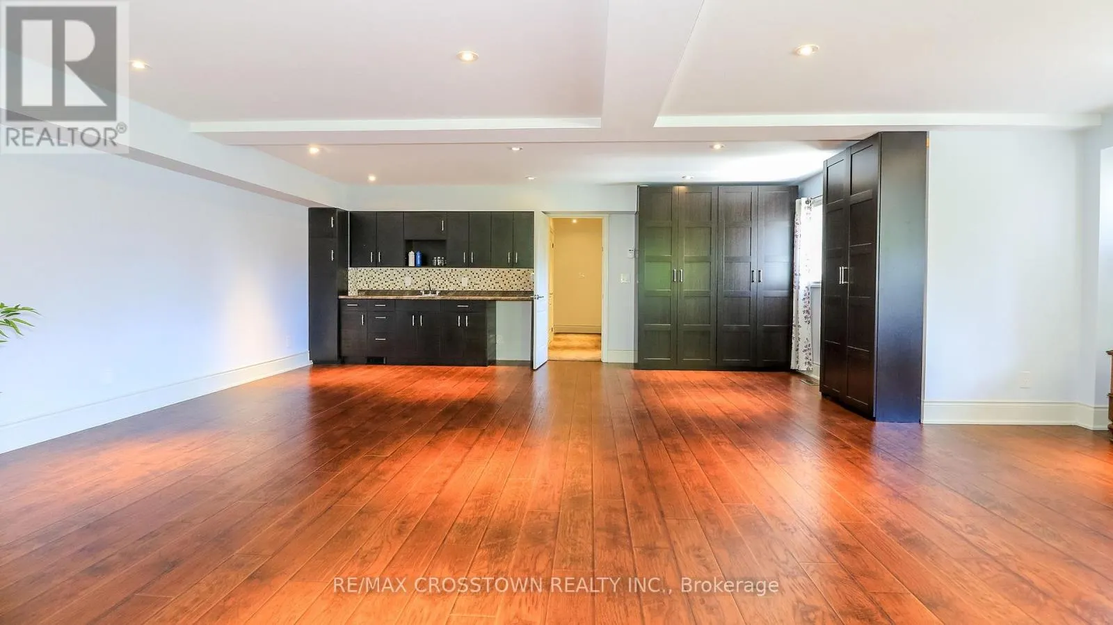 183 LAKESHORE ROAD W