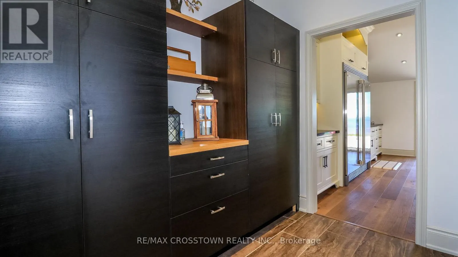 183 LAKESHORE ROAD W