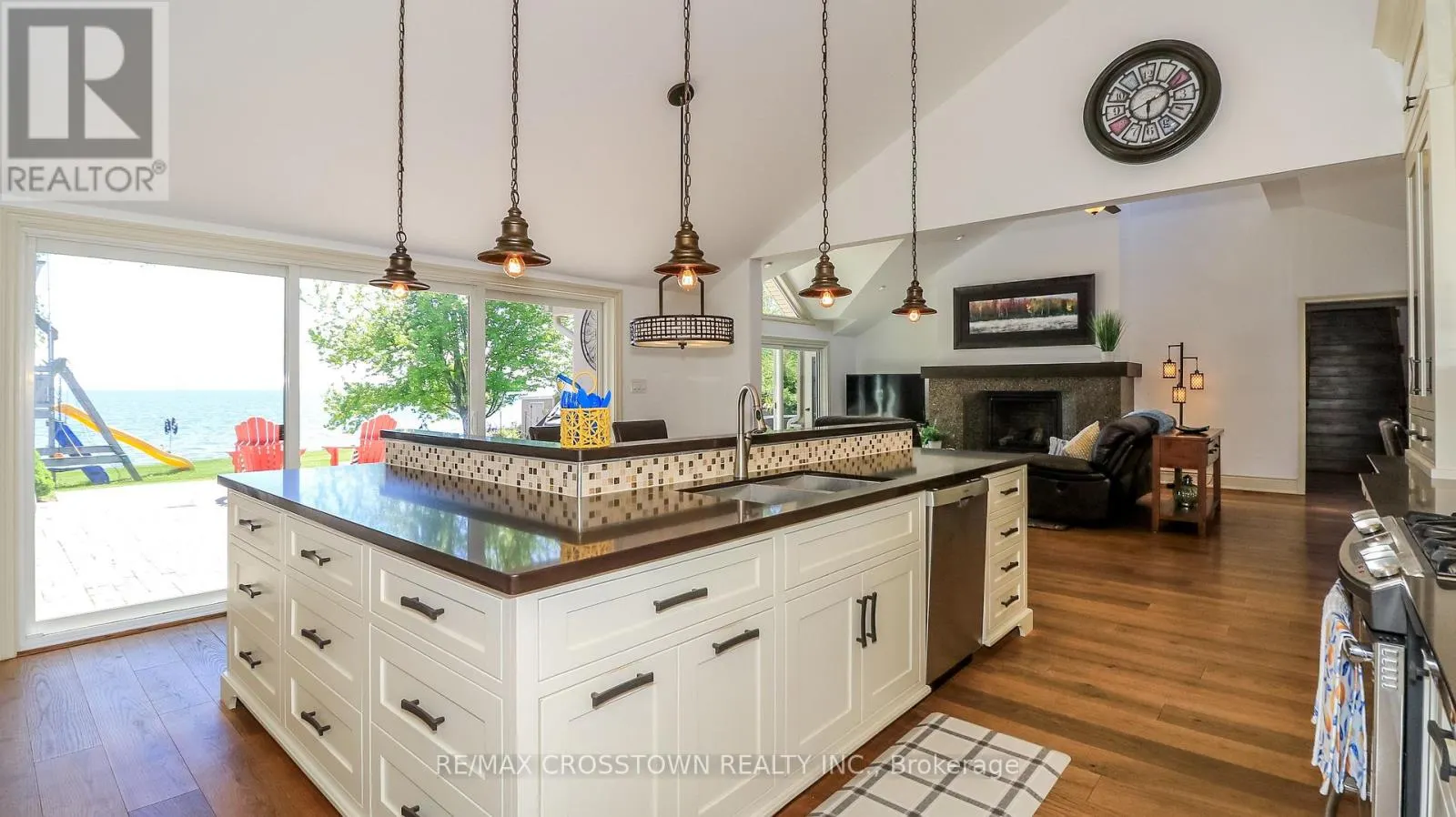 183 LAKESHORE ROAD W
