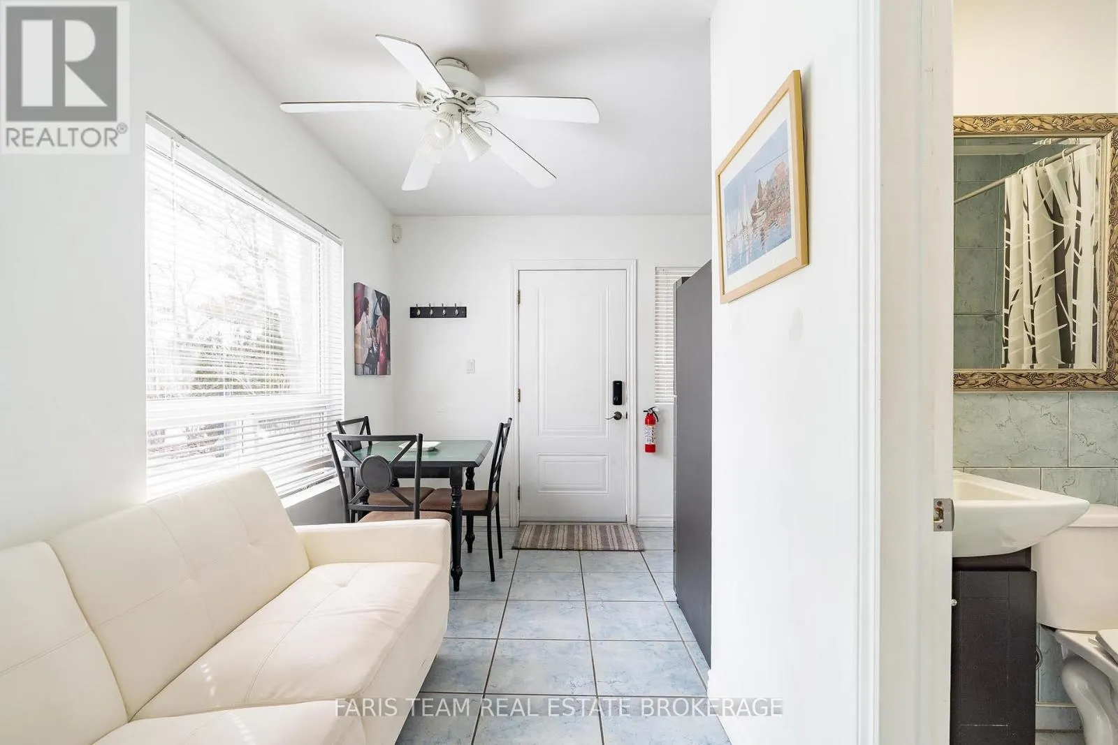 60 RIVER AVENUE CRESCENT