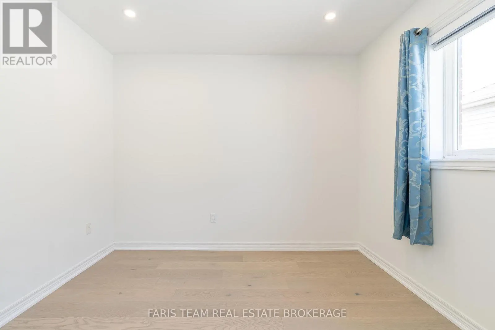 2 VANESSA DRIVE