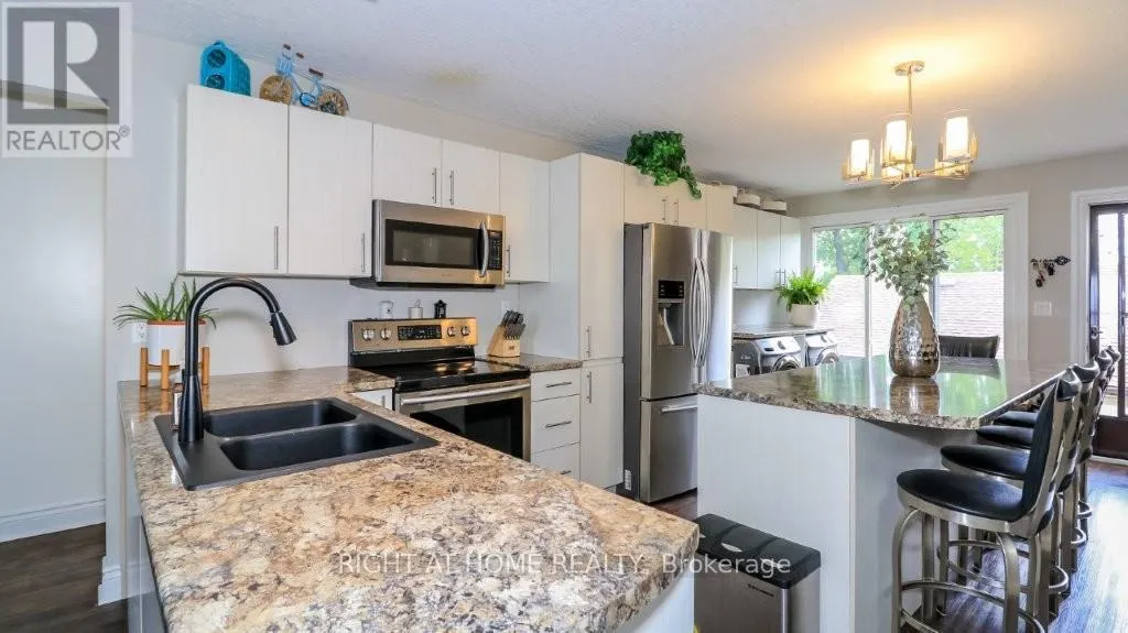 201 - 43 OLIVE CRESCENT