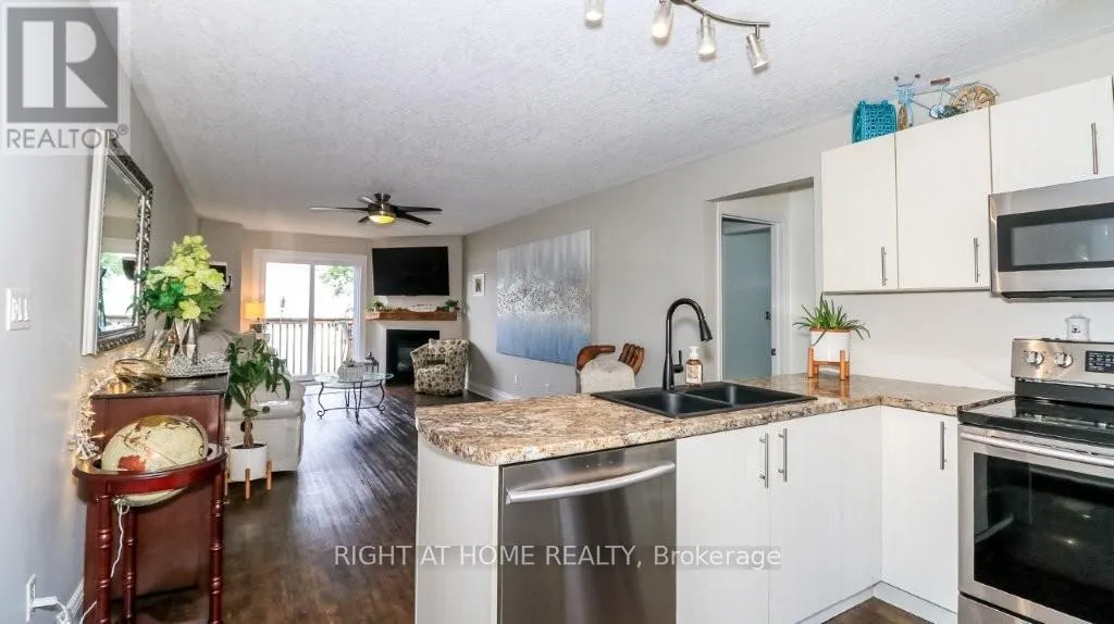 201 - 43 OLIVE CRESCENT