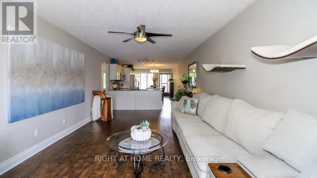 201 - 43 OLIVE CRESCENT