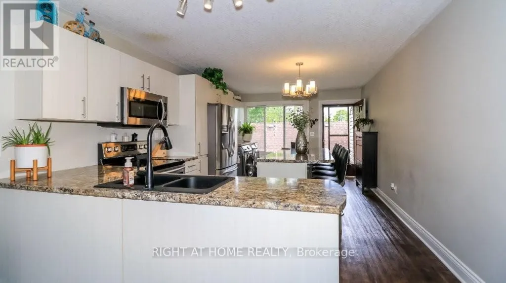 201 - 43 OLIVE CRESCENT