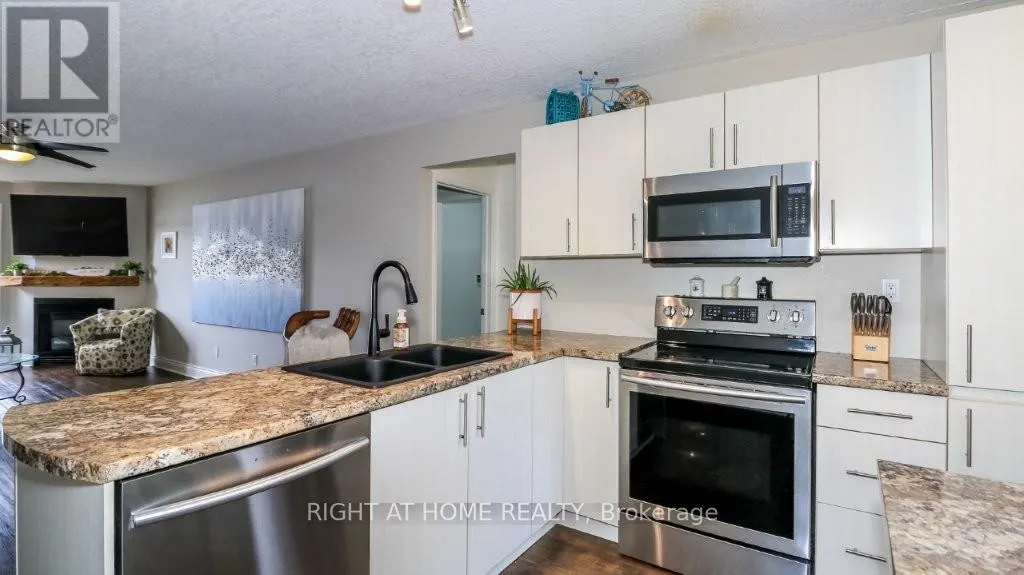 201 - 43 OLIVE CRESCENT