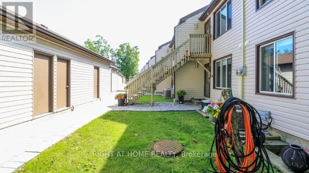 201 - 43 OLIVE CRESCENT