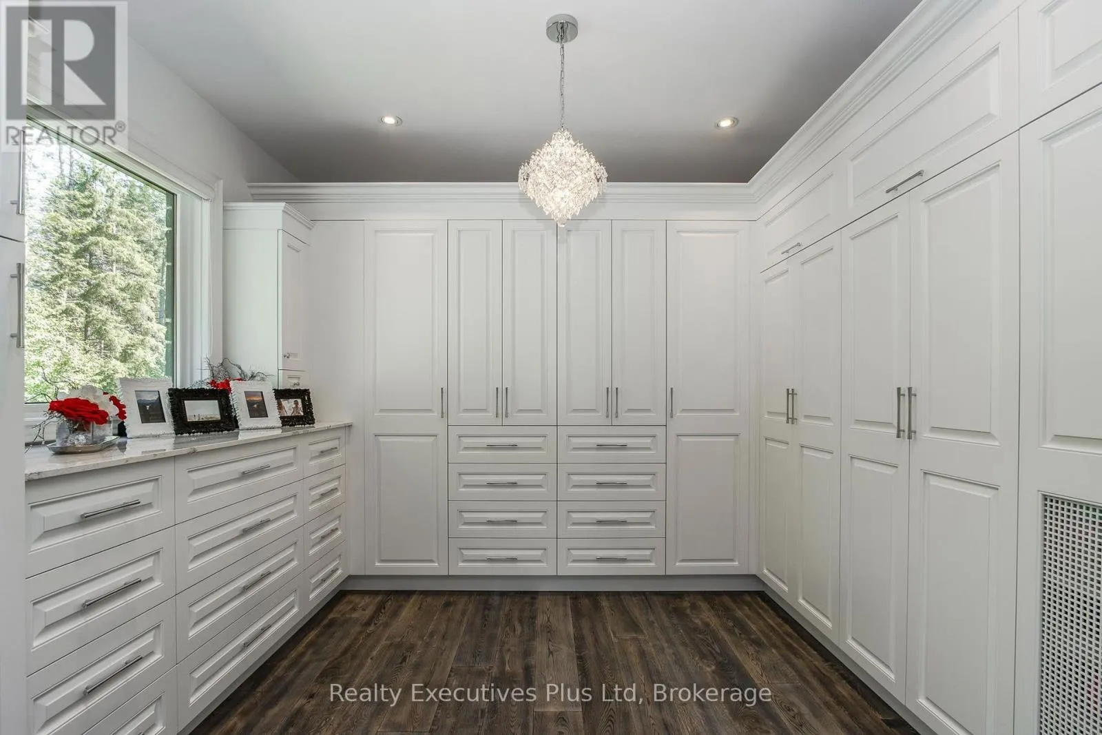 27 KINGFISHER CRESCENT