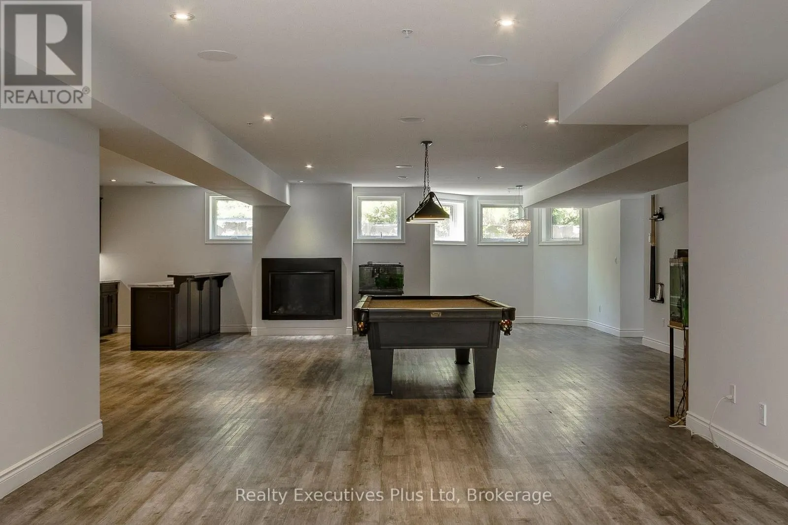 27 KINGFISHER CRESCENT