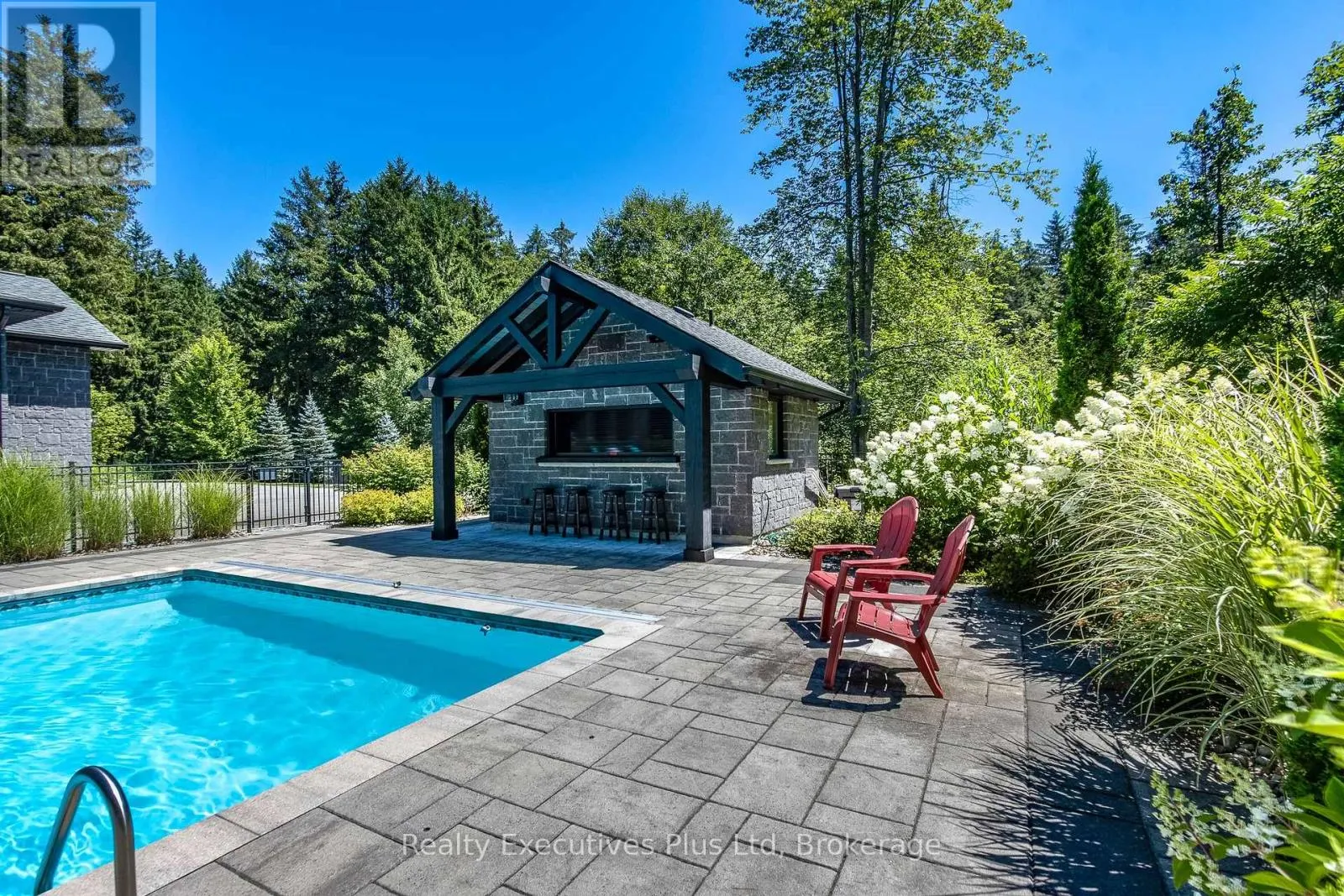 27 KINGFISHER CRESCENT
