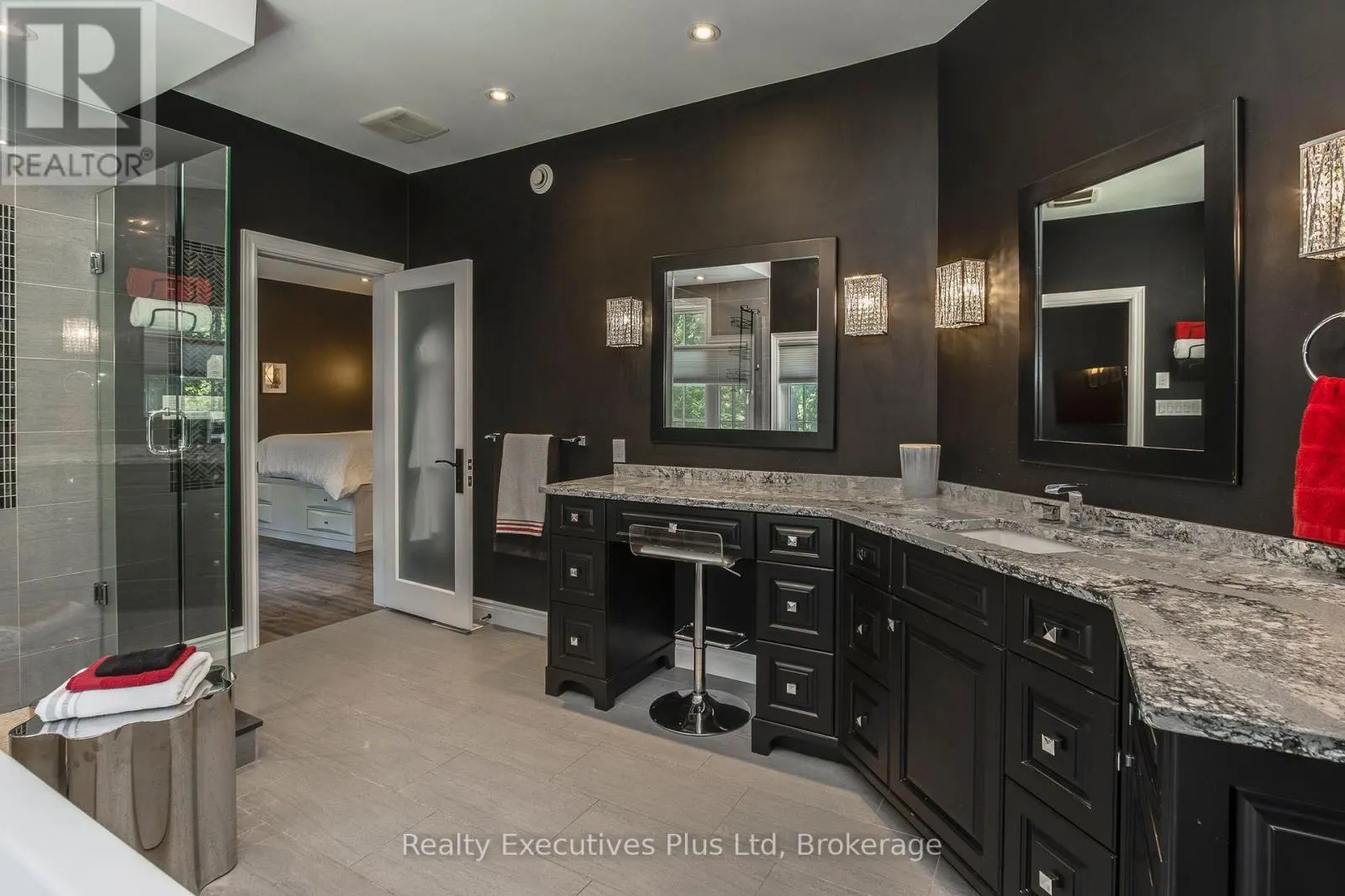 27 KINGFISHER CRESCENT