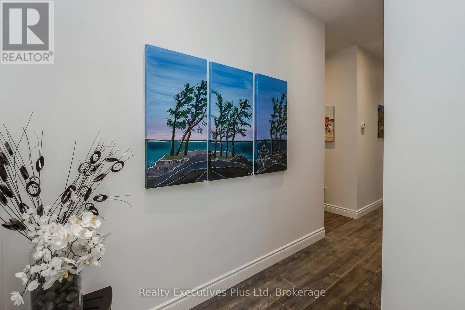 27 KINGFISHER CRESCENT