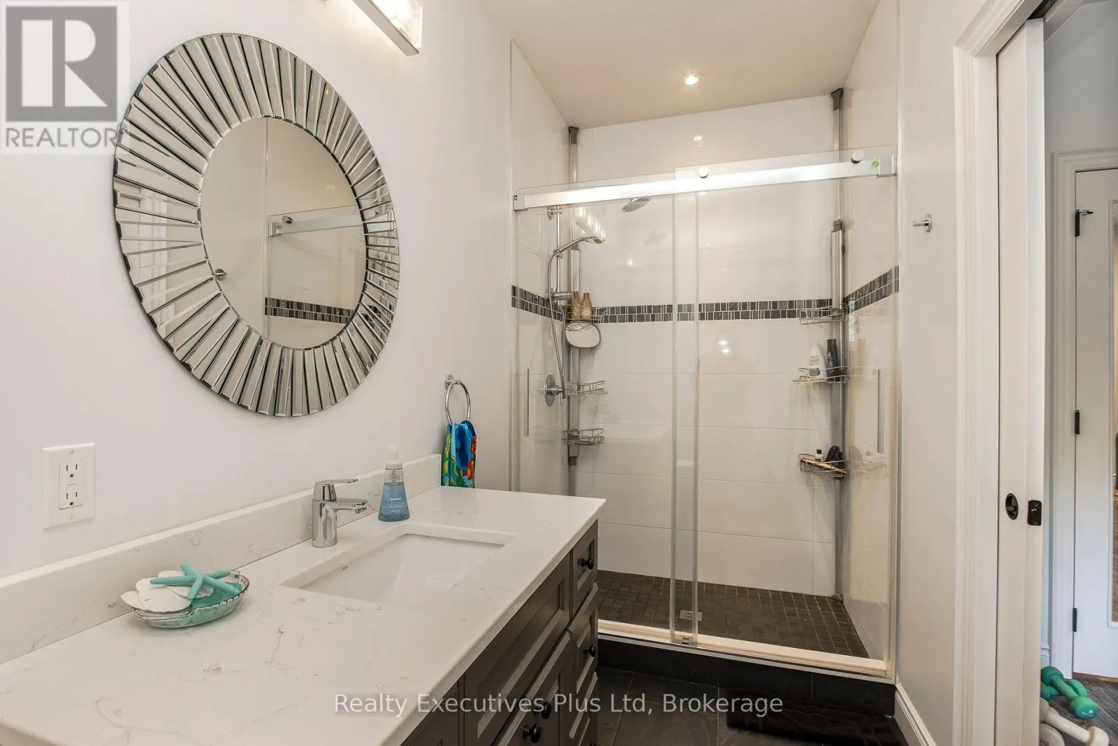 27 KINGFISHER CRESCENT