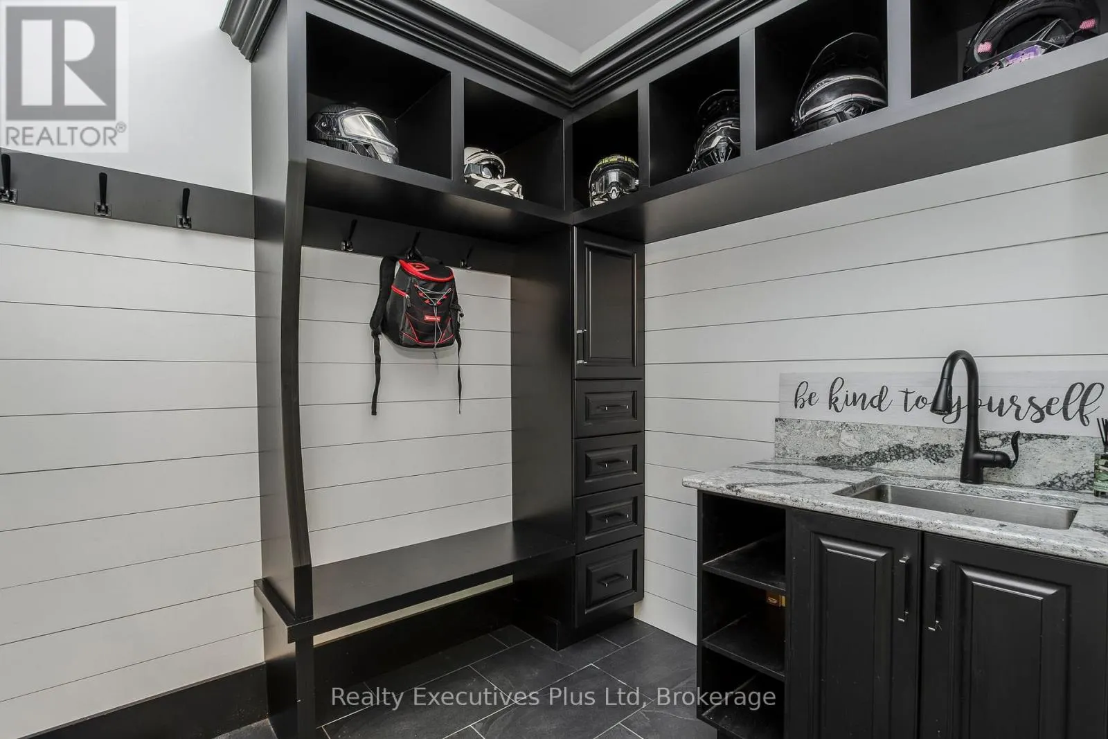 27 KINGFISHER CRESCENT