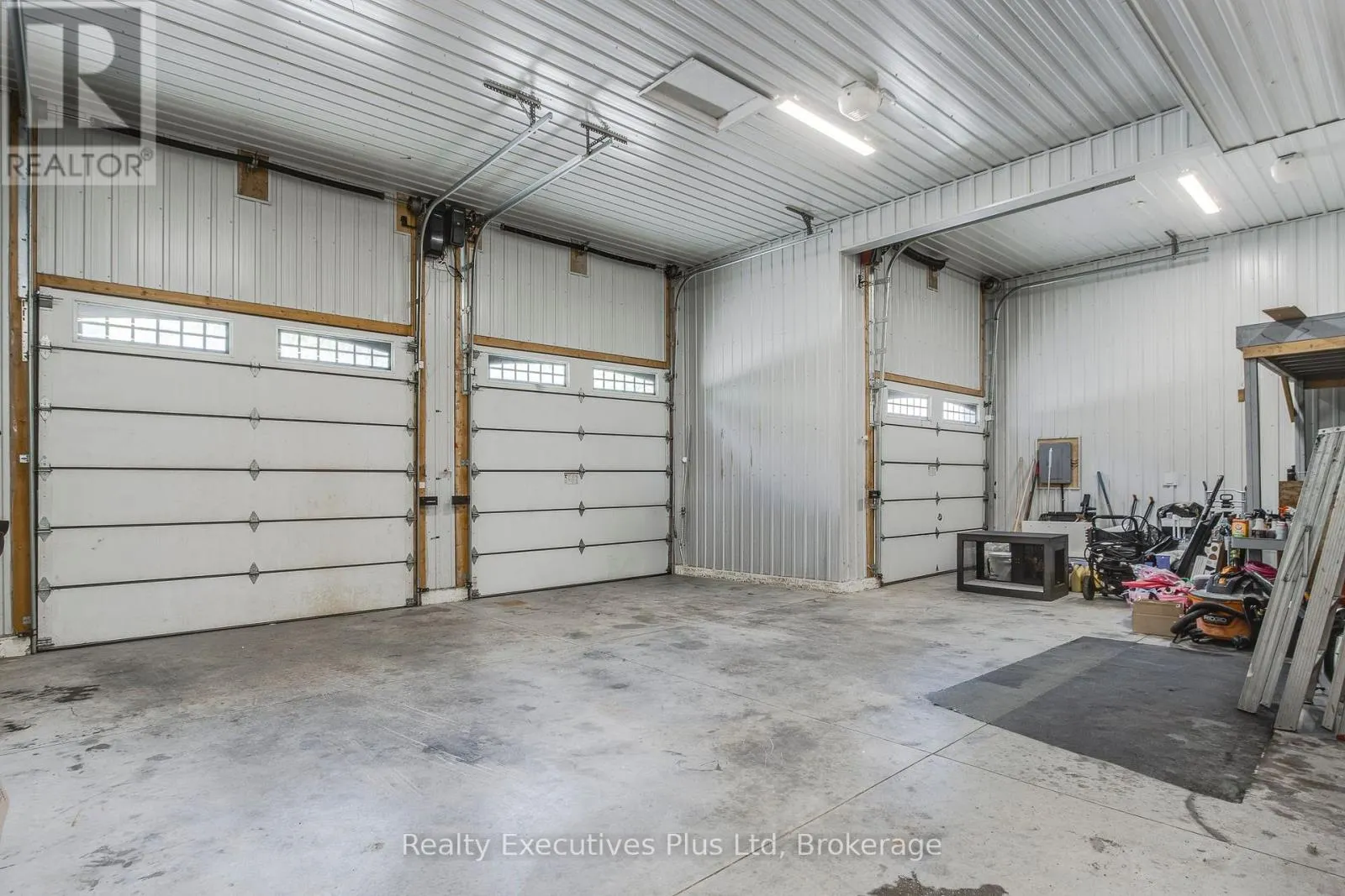 27 KINGFISHER CRESCENT