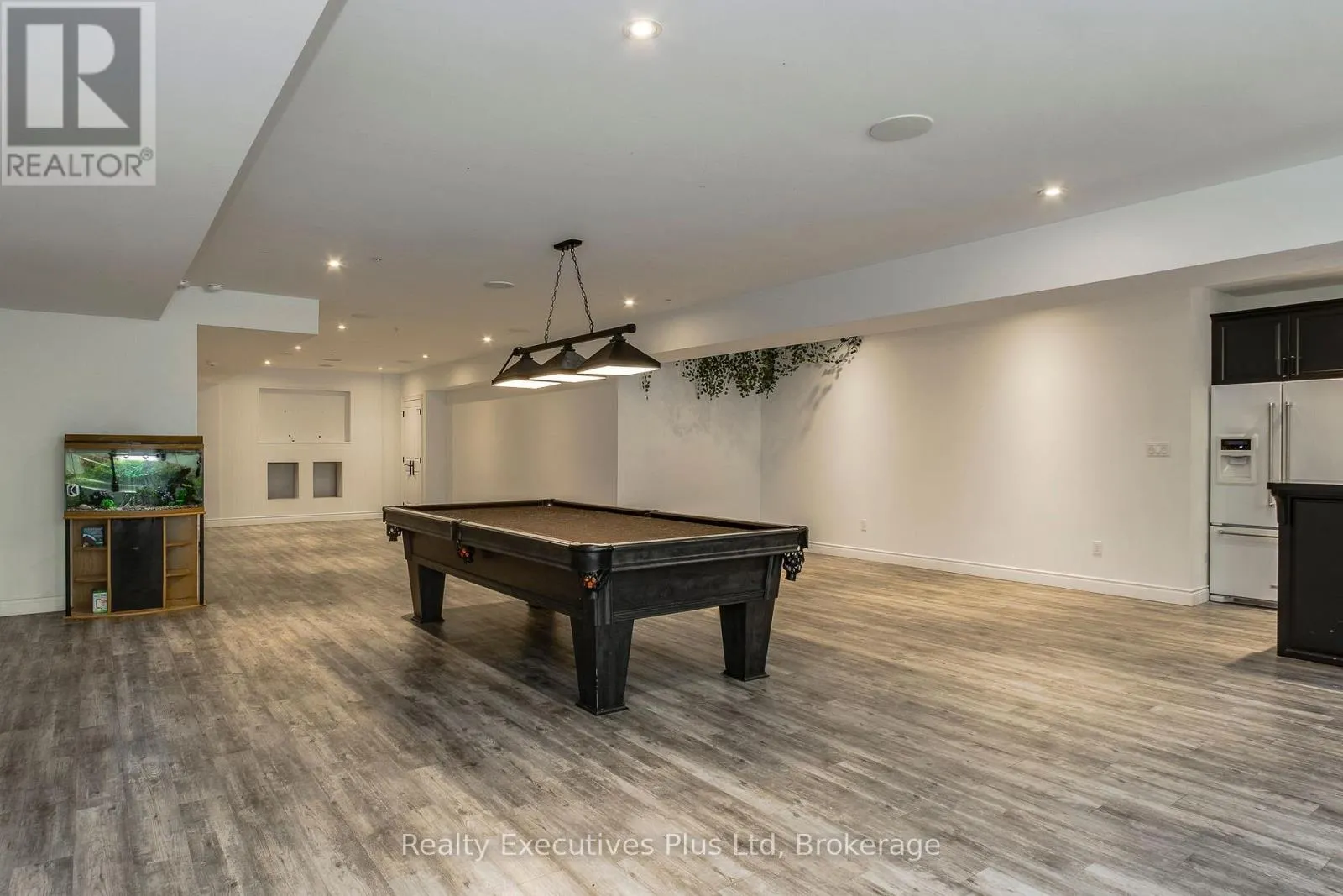 27 KINGFISHER CRESCENT