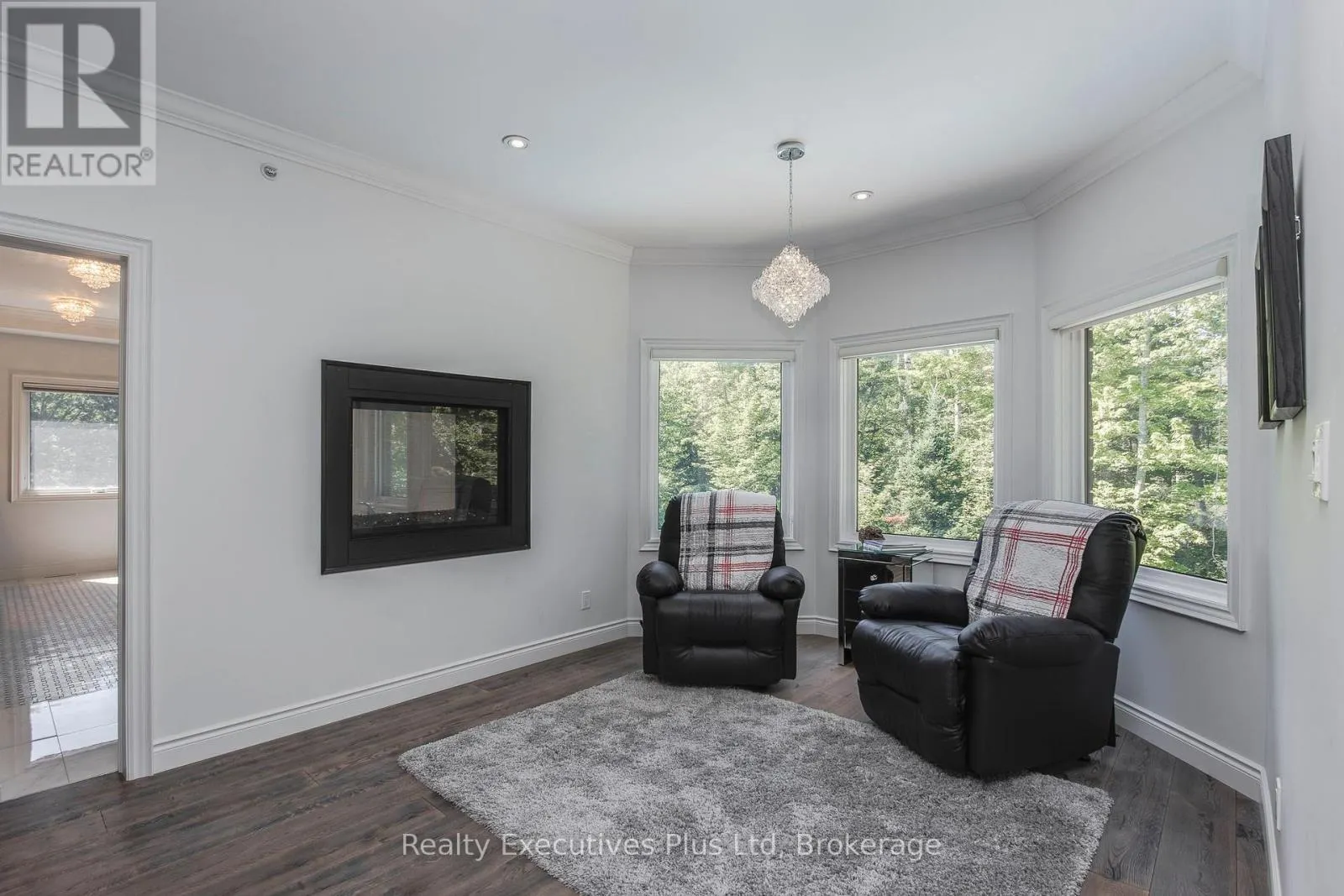 27 KINGFISHER CRESCENT