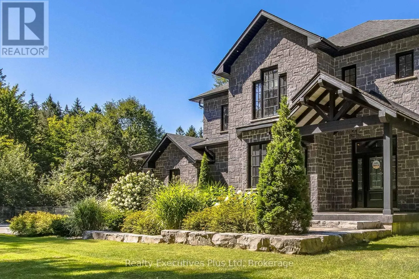27 KINGFISHER CRESCENT