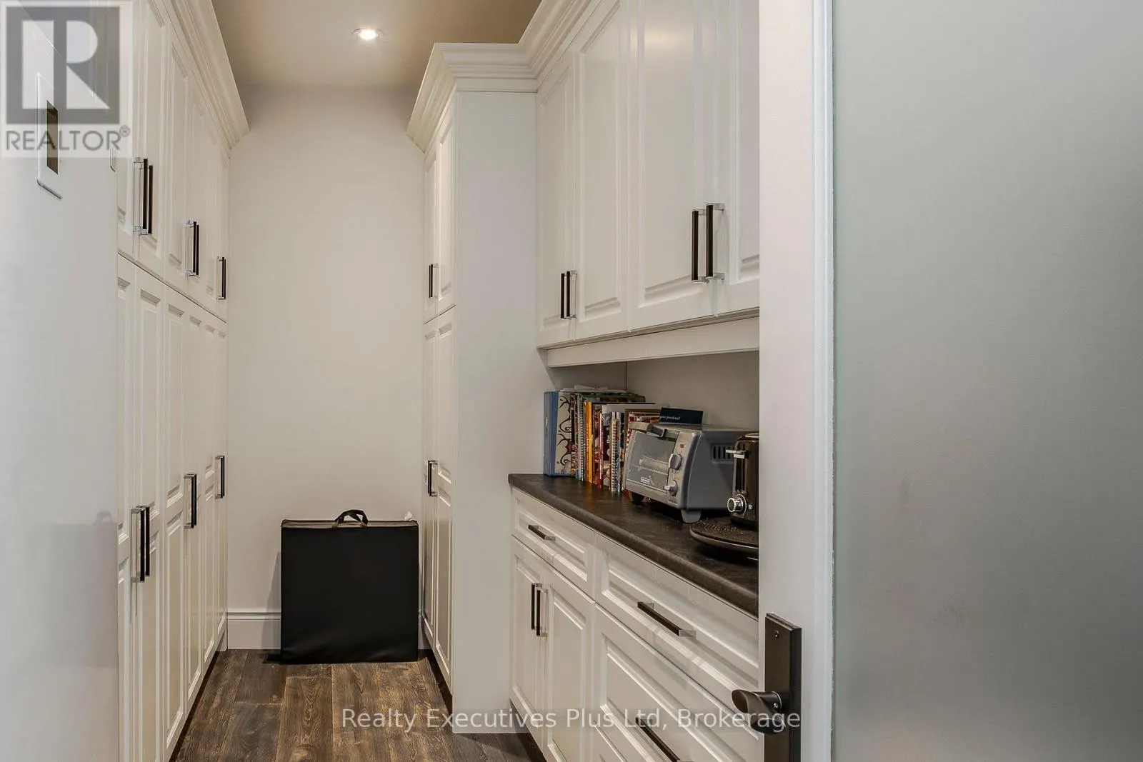27 KINGFISHER CRESCENT