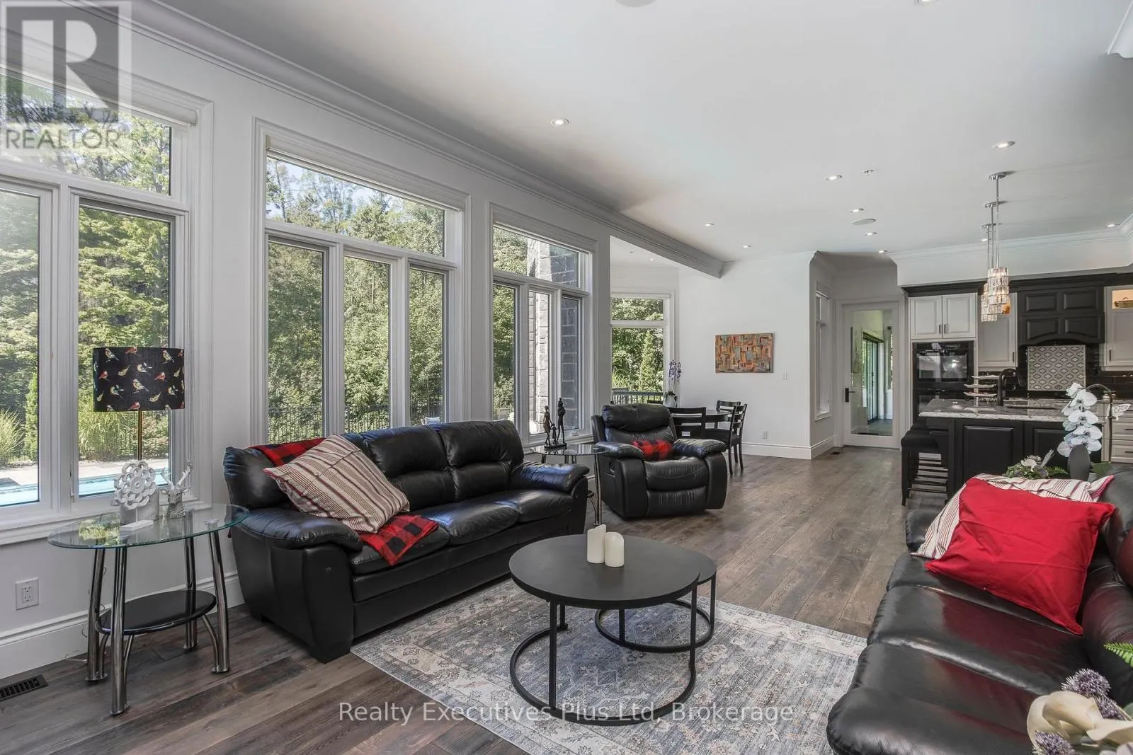 27 KINGFISHER CRESCENT