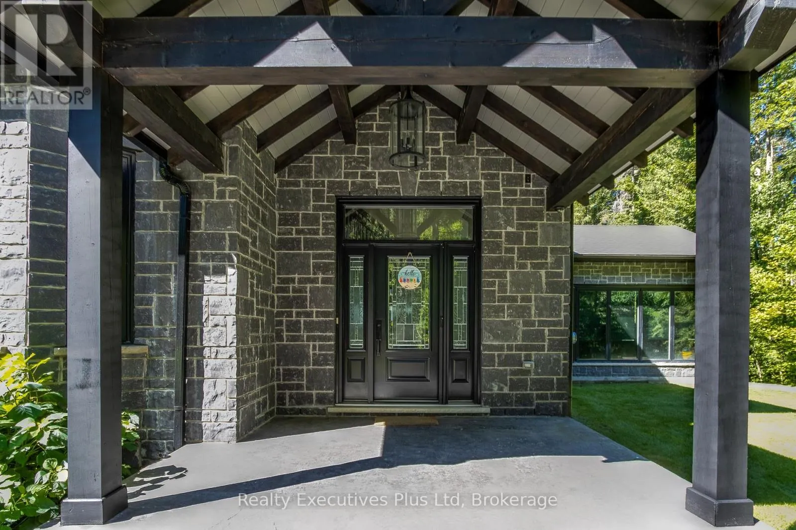 27 KINGFISHER CRESCENT
