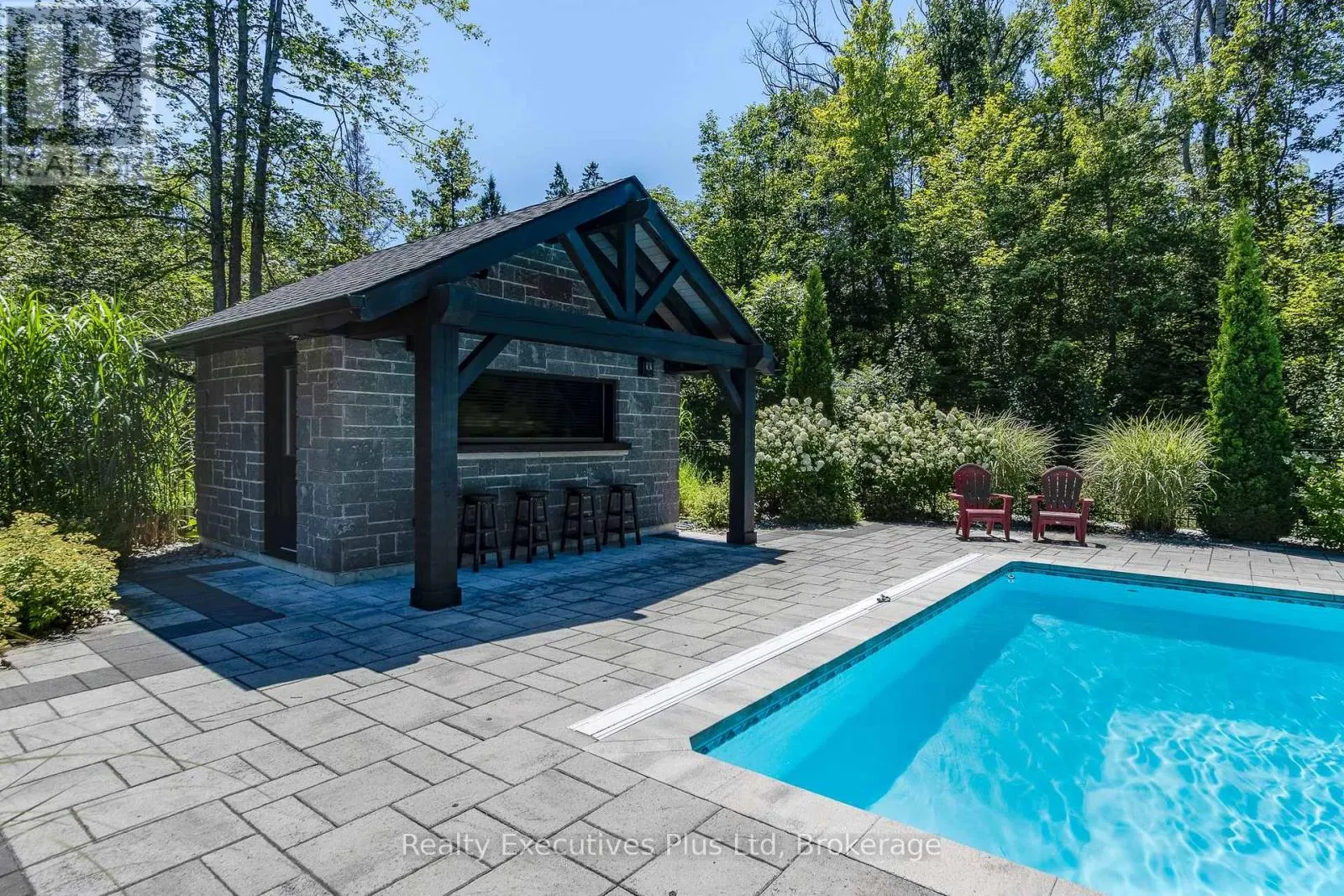 27 KINGFISHER CRESCENT