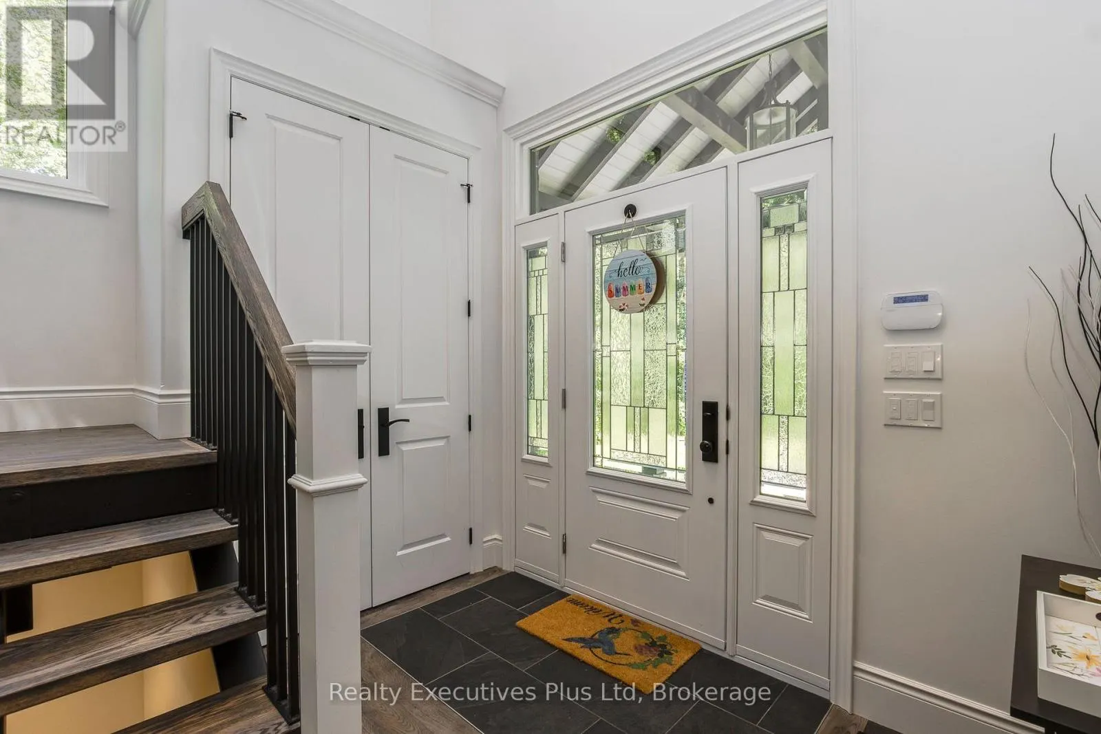 27 KINGFISHER CRESCENT