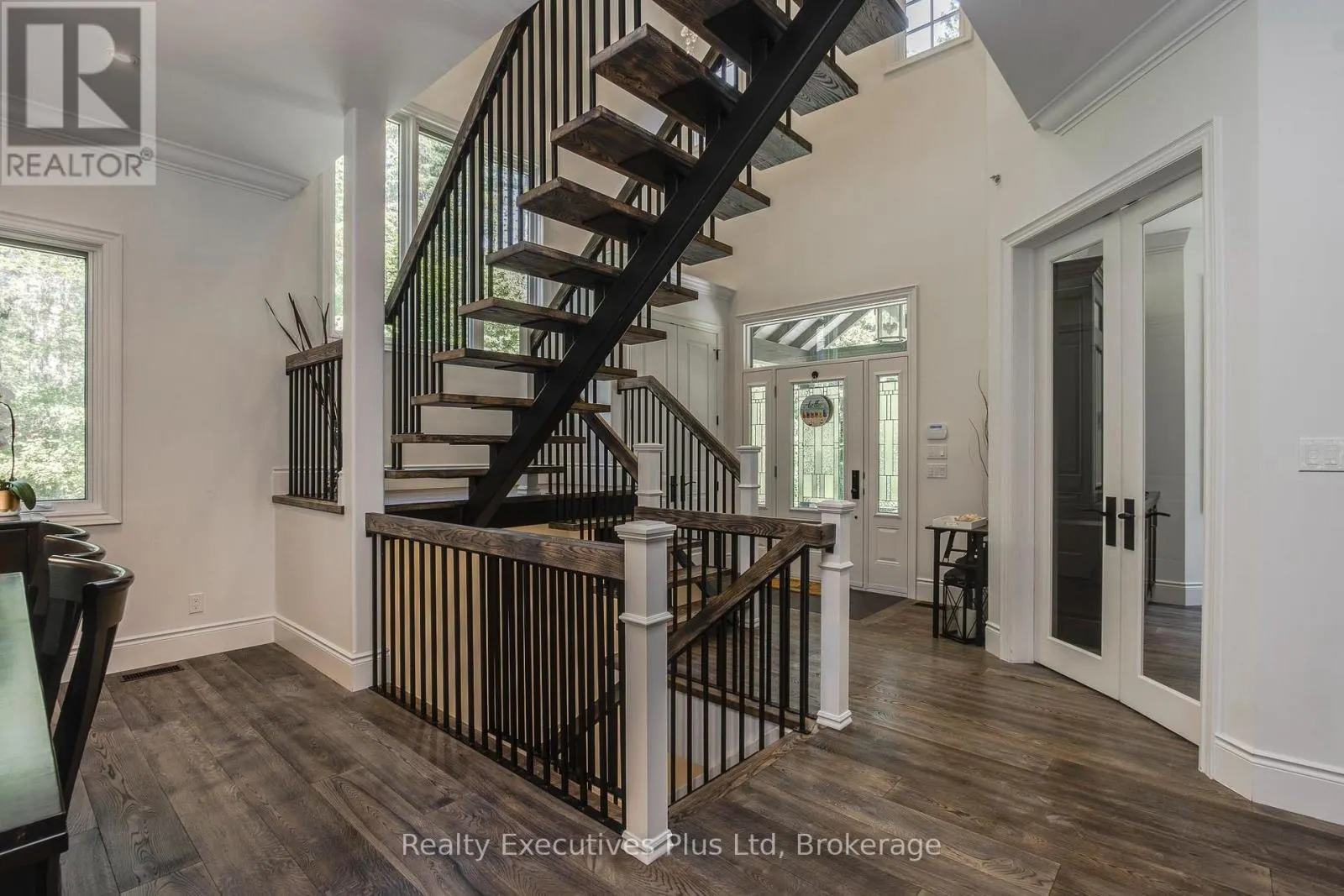 27 KINGFISHER CRESCENT