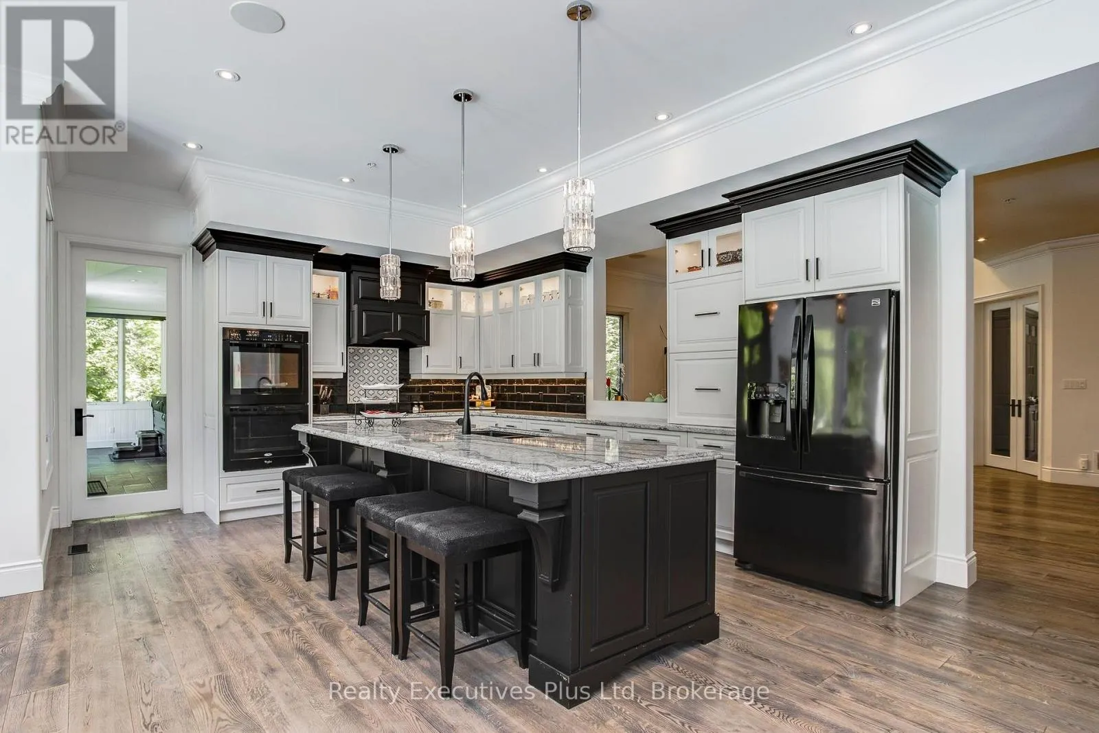 27 KINGFISHER CRESCENT