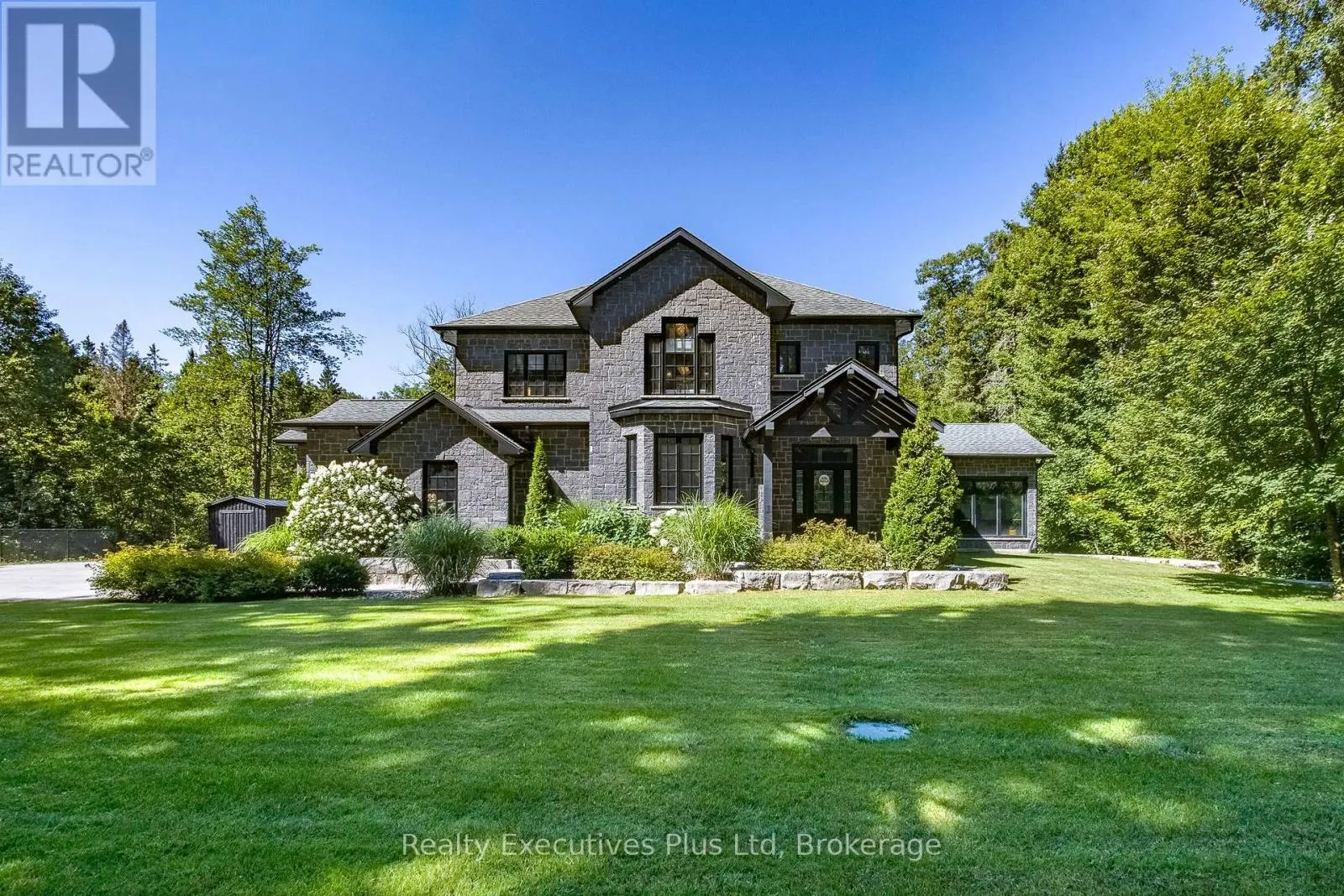 27 KINGFISHER CRESCENT